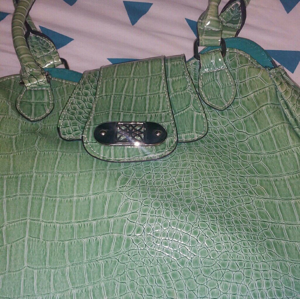 MINT GREEN PURSE WITH MATCHING WALLET
